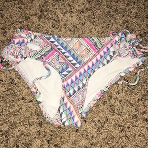 Patterned swimsuit bottoms